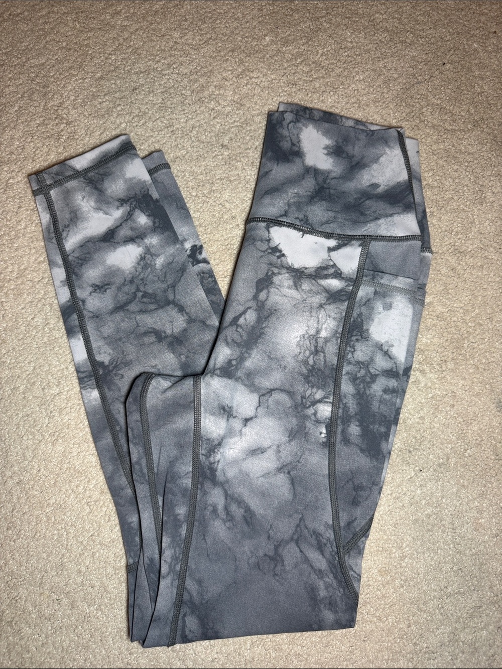 High-Rise Gray Marble-Print Leggings